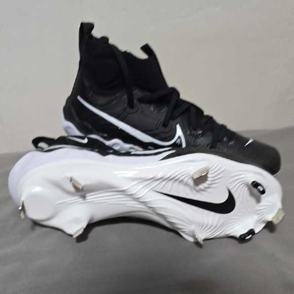 The Nike Alpha Huarache NXT can help you get up to speed in a flash. - Picture 5 of 5